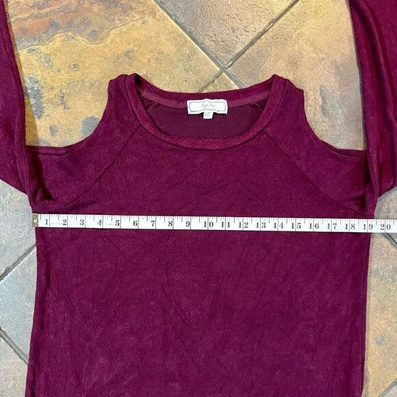 Hippie Rose Maroon Burgundy Peek Cold Shoulder Sweater Size Junior Large - Picture 4 of 11